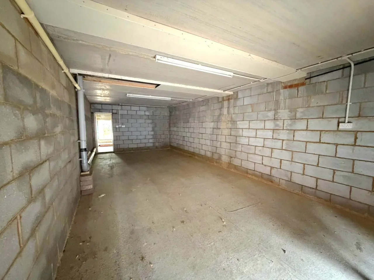 Vale Farm Road, Woking, GU21, photo 18