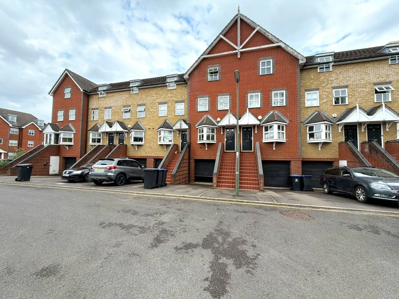 Vale Farm Road, Woking, GU21, photo 22