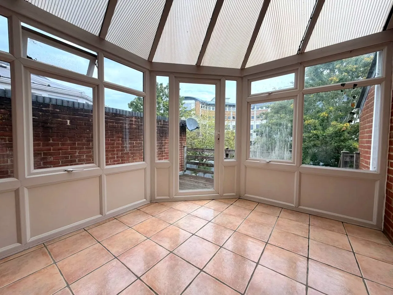 Vale Farm Road, Woking, GU21, photo 5