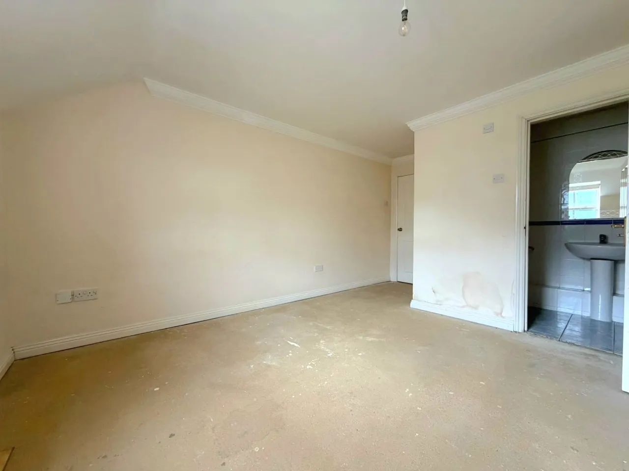 Vale Farm Road, Woking, GU21, photo 7