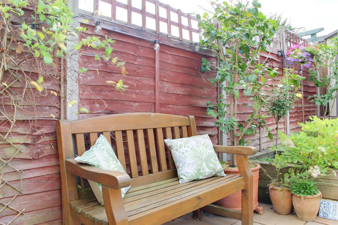 Quakers Lane, Potters Bar EN6 1RG, photo 25