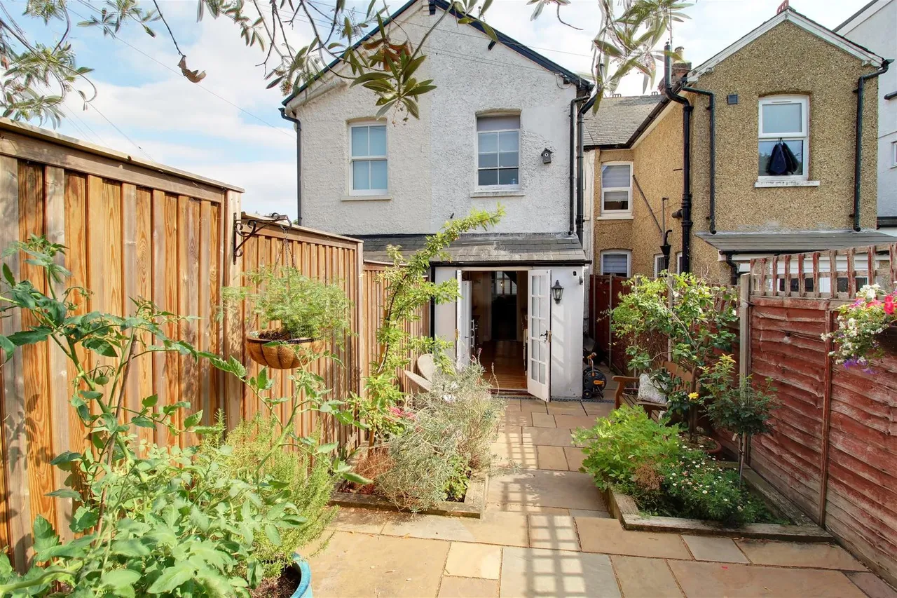Quakers Lane, Potters Bar EN6 1RG, photo 10