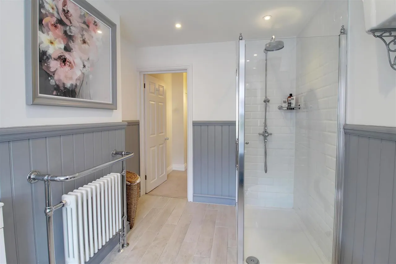 Quakers Lane, Potters Bar EN6 1RG, photo 16