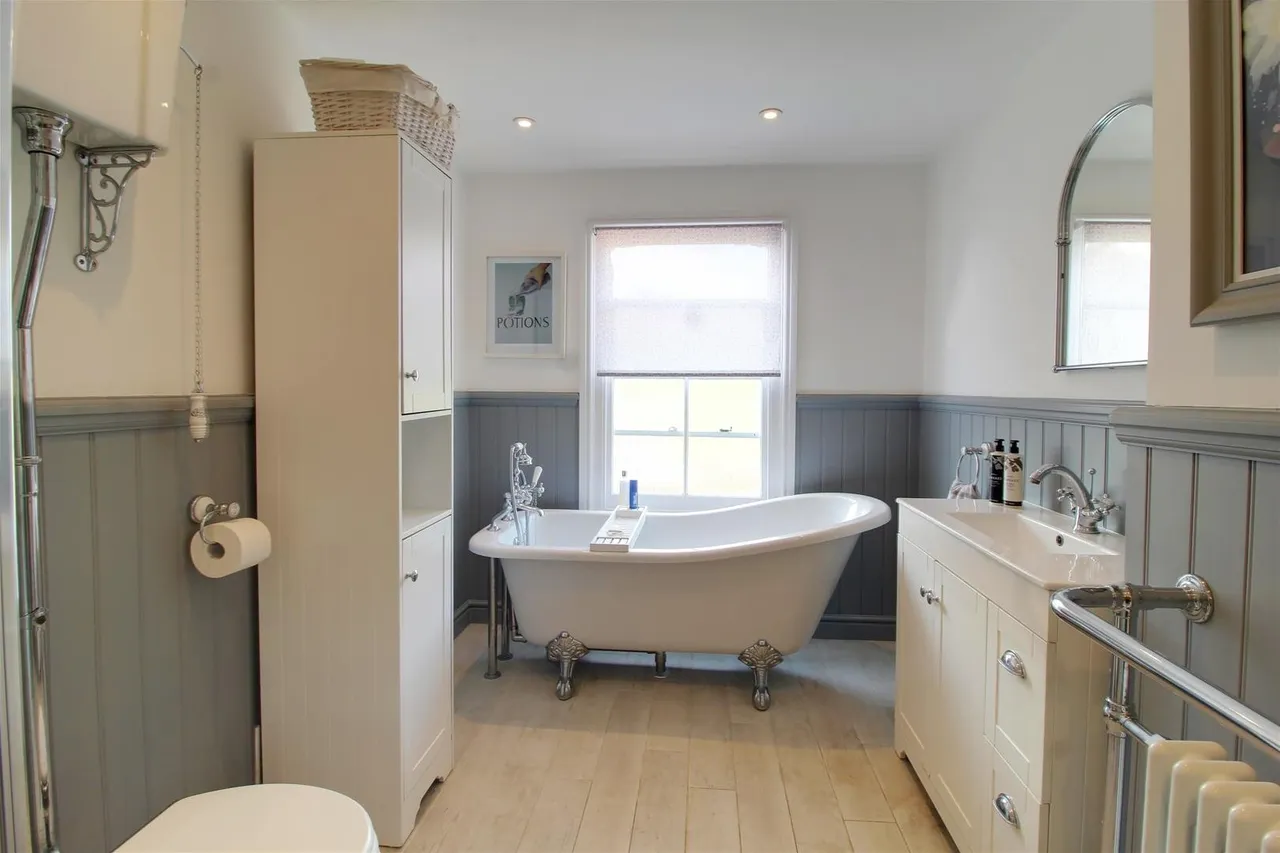 Quakers Lane, Potters Bar EN6 1RG, photo 9