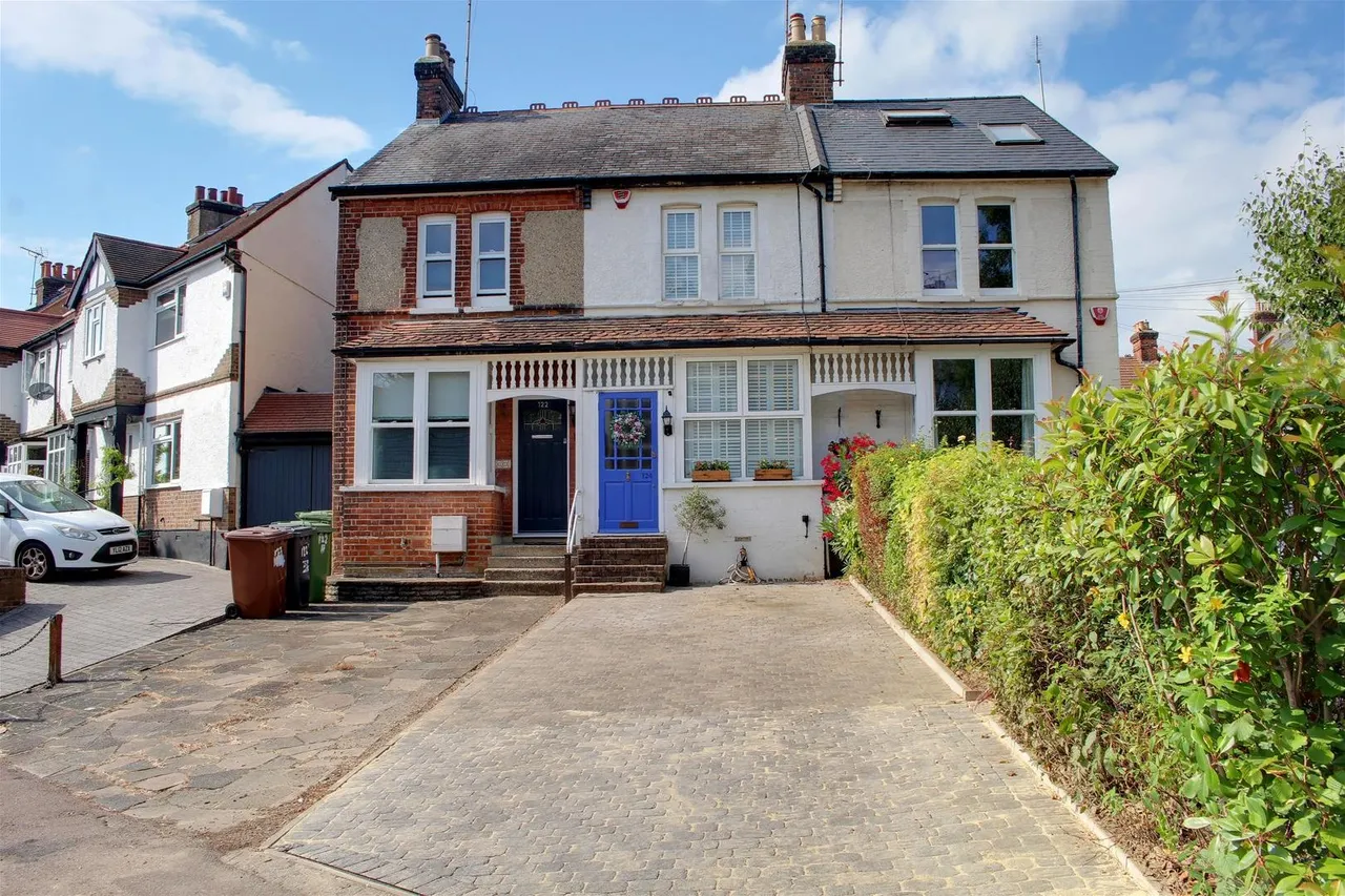 2 bed house for sale — Quakers Lane, Potters Bar EN6 1RG