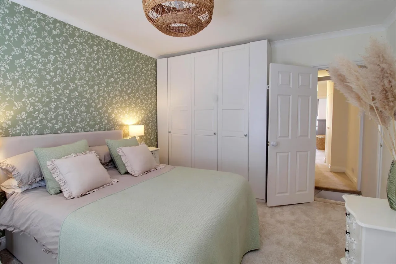 Quakers Lane, Potters Bar EN6 1RG, photo 15