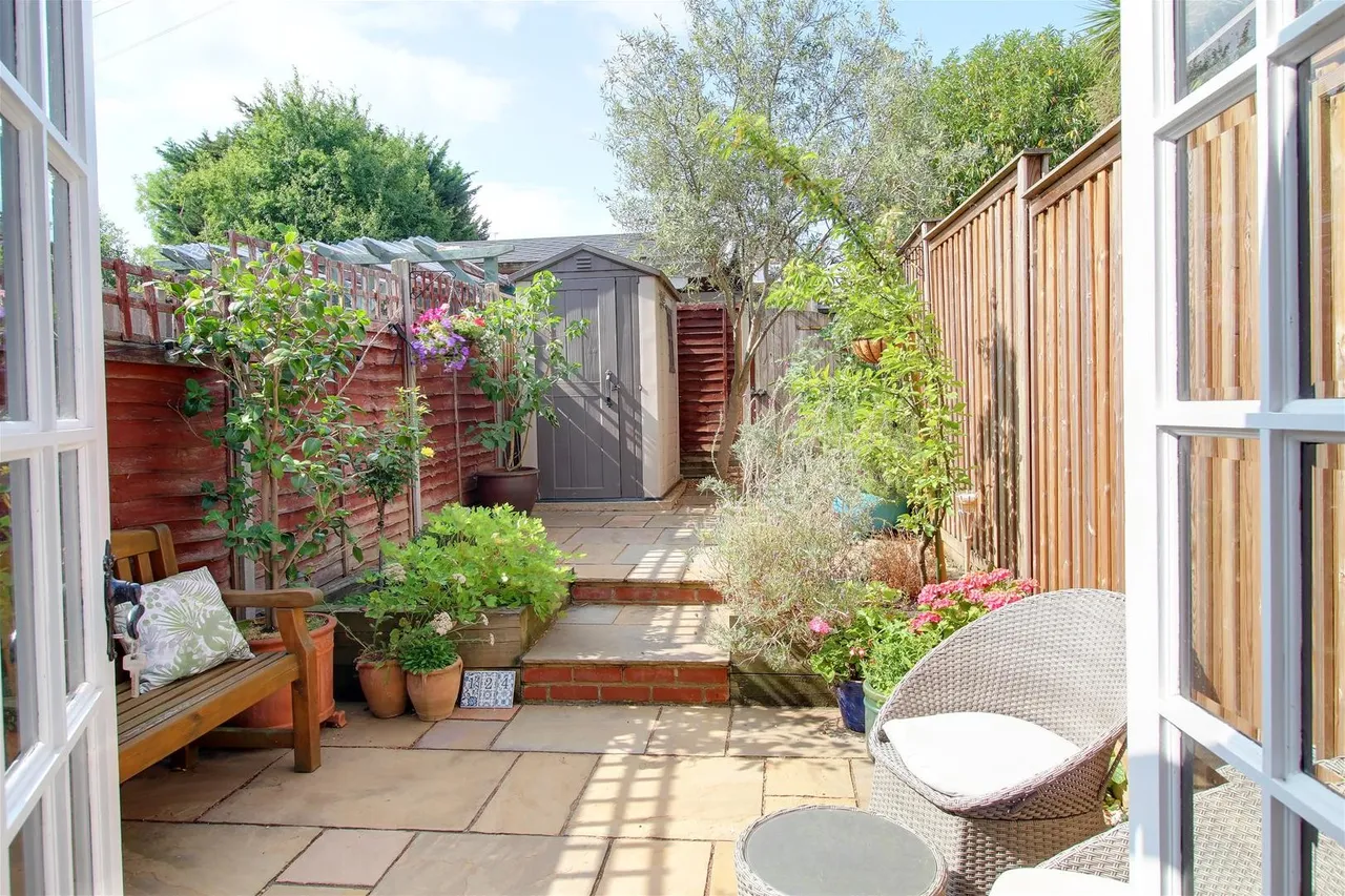 Quakers Lane, Potters Bar EN6 1RG, photo 4