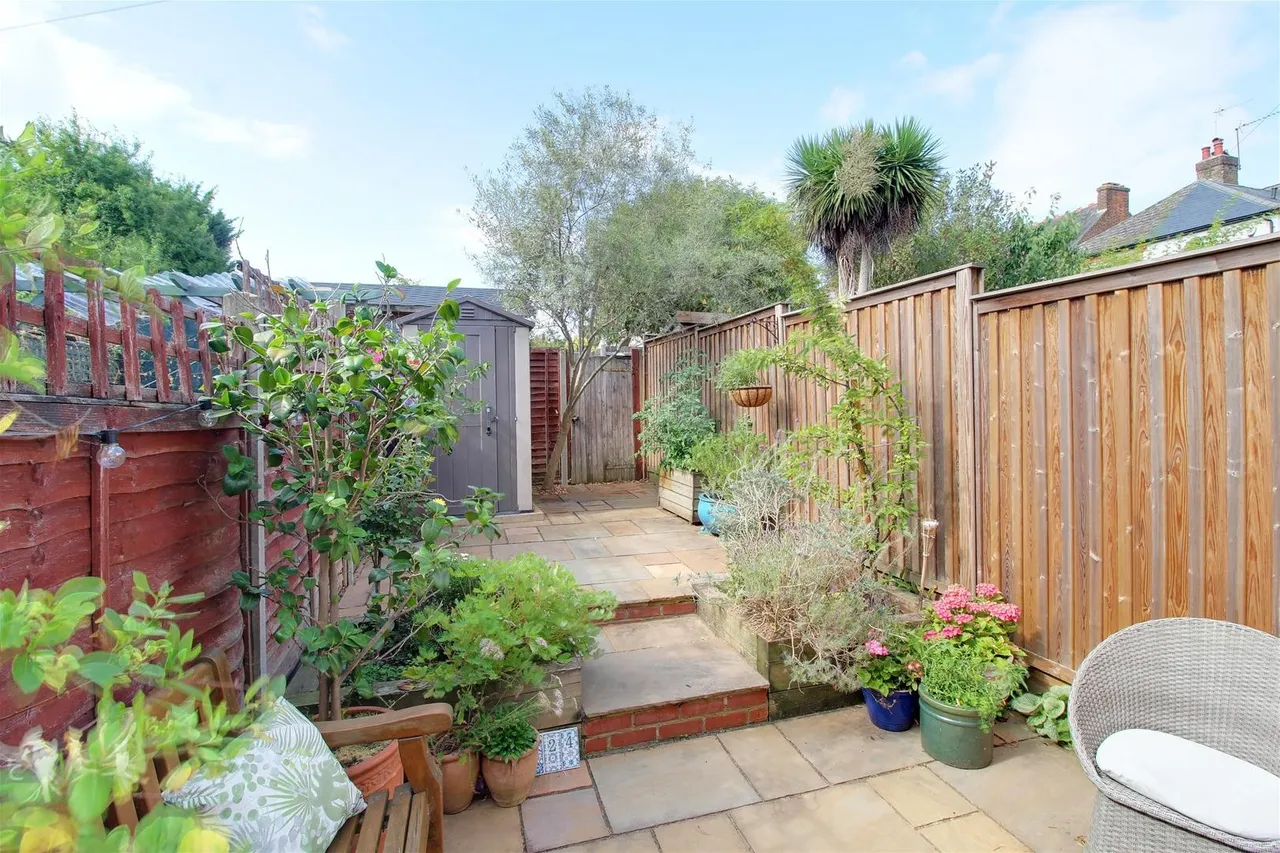 Quakers Lane, Potters Bar EN6 1RG, photo 14