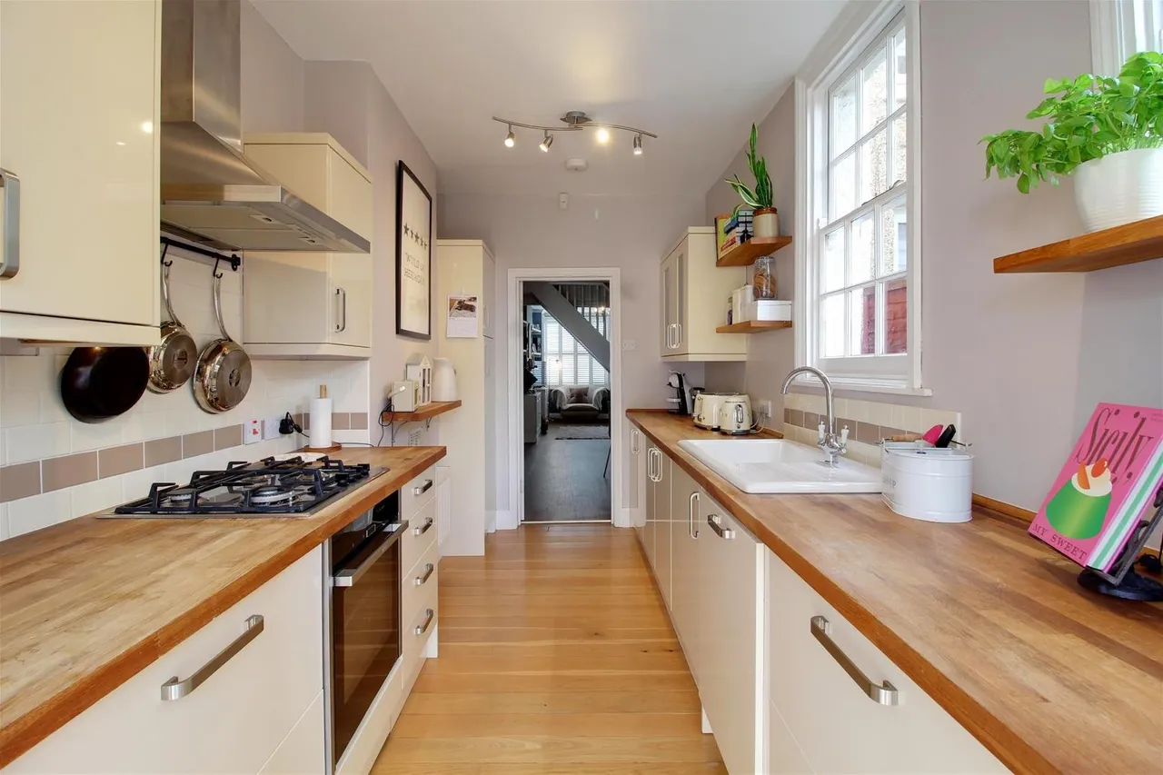 Quakers Lane, Potters Bar EN6 1RG, photo 13