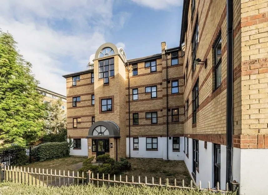 2 bed flat for sale — Transom Close, Surrey Quays, SE16