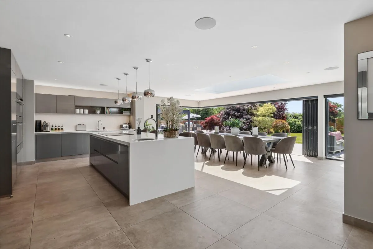 Highfield Road, Sunbury-on-Thames, TW16, photo 3