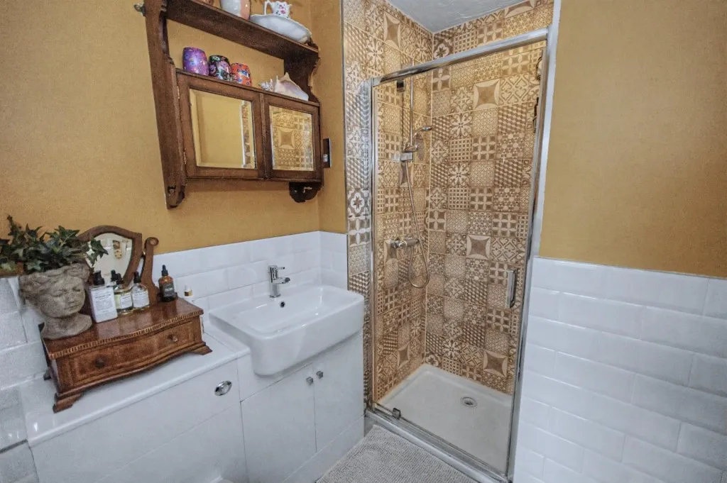 Old Gorse Way, Mawsley, photo 9