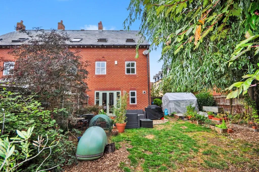 Old Gorse Way, Mawsley, photo 17