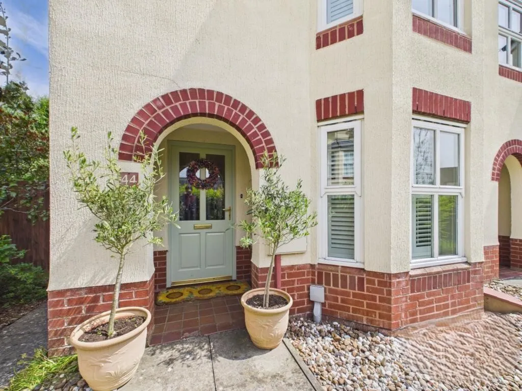 Old Gorse Way, Mawsley, photo 18