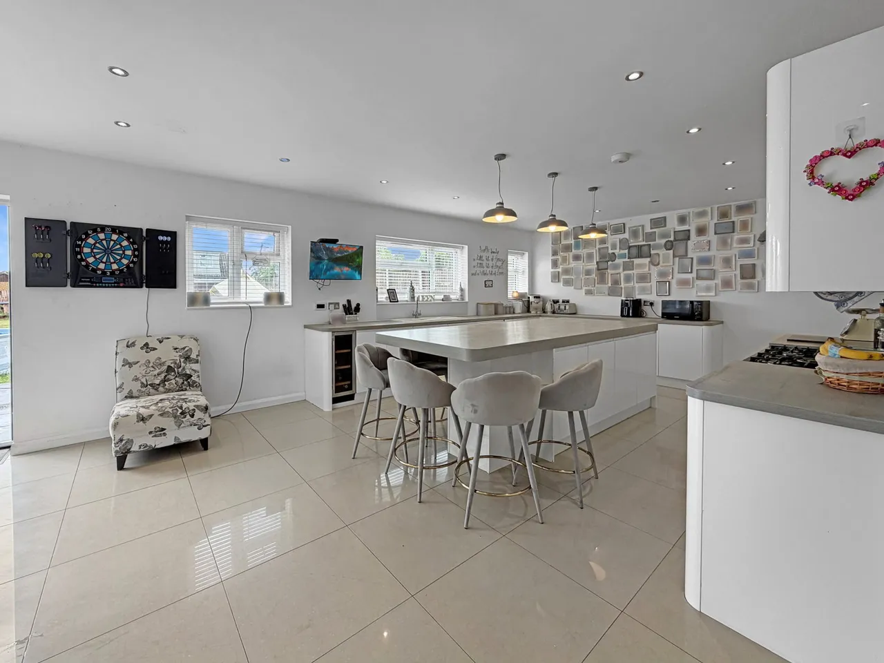 5 bed house for sale, Lampits Hill, Old Corringham, SS17