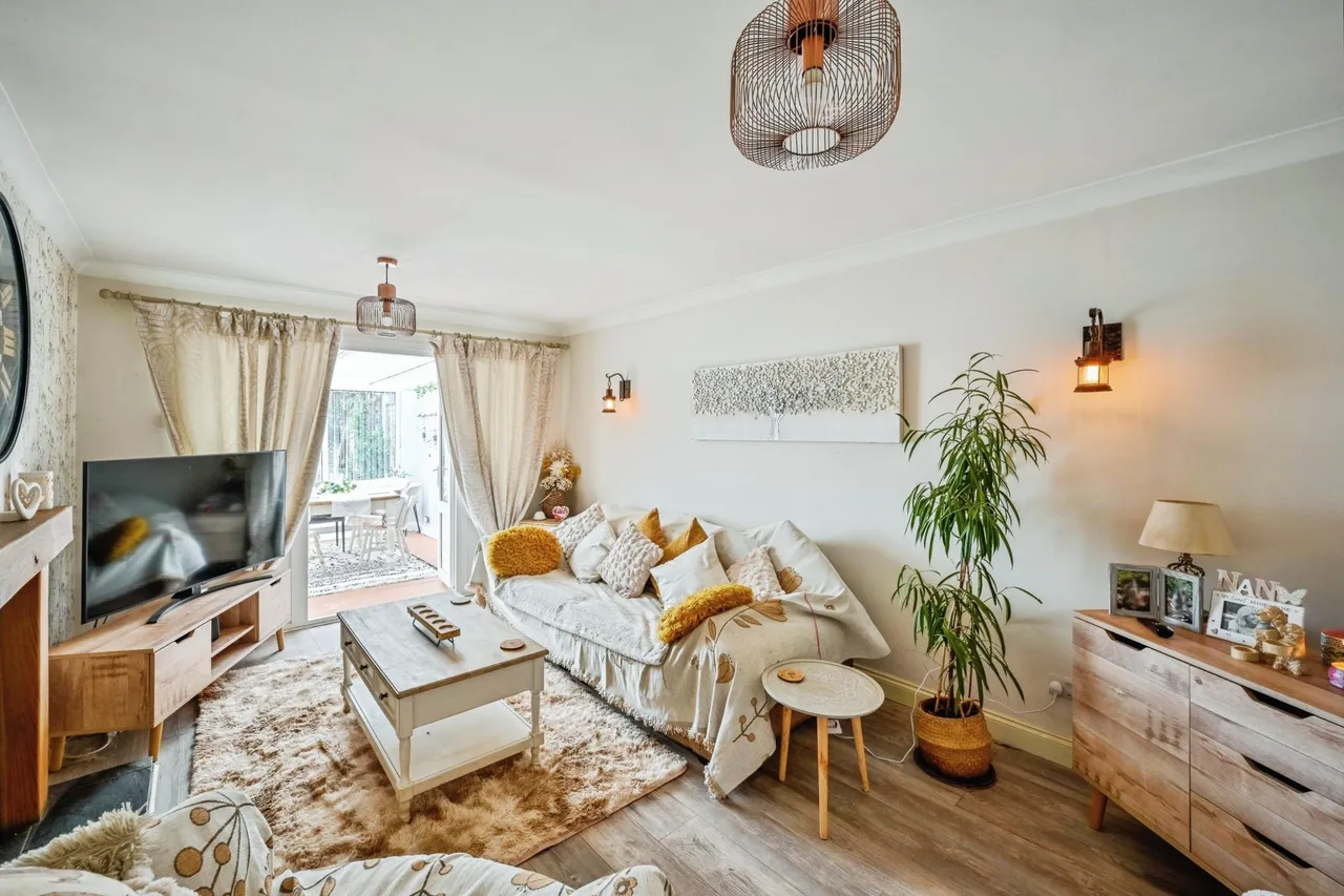 Greenfields, Hixon, ST18, photo 8