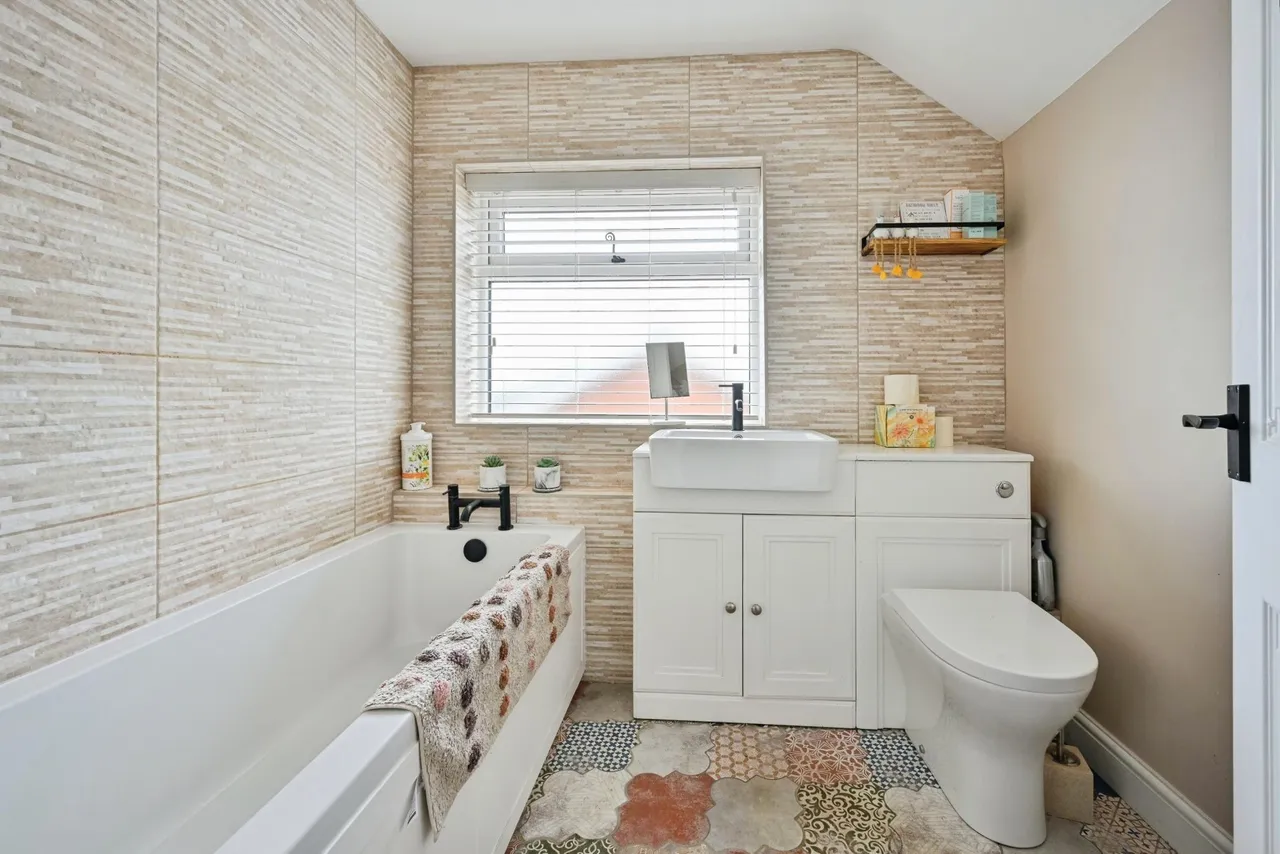 Greenfields, Hixon, ST18, photo 15