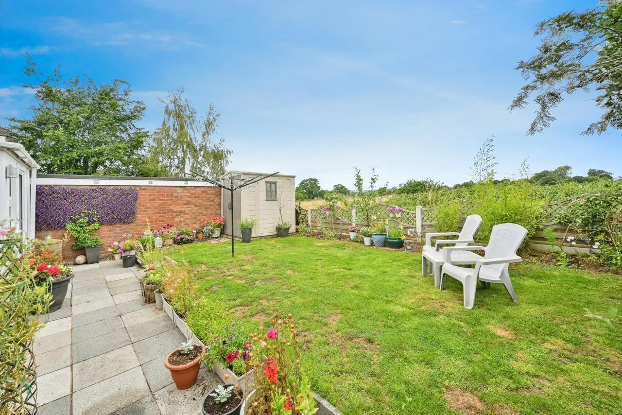 Greenfields, Hixon, ST18, photo 3