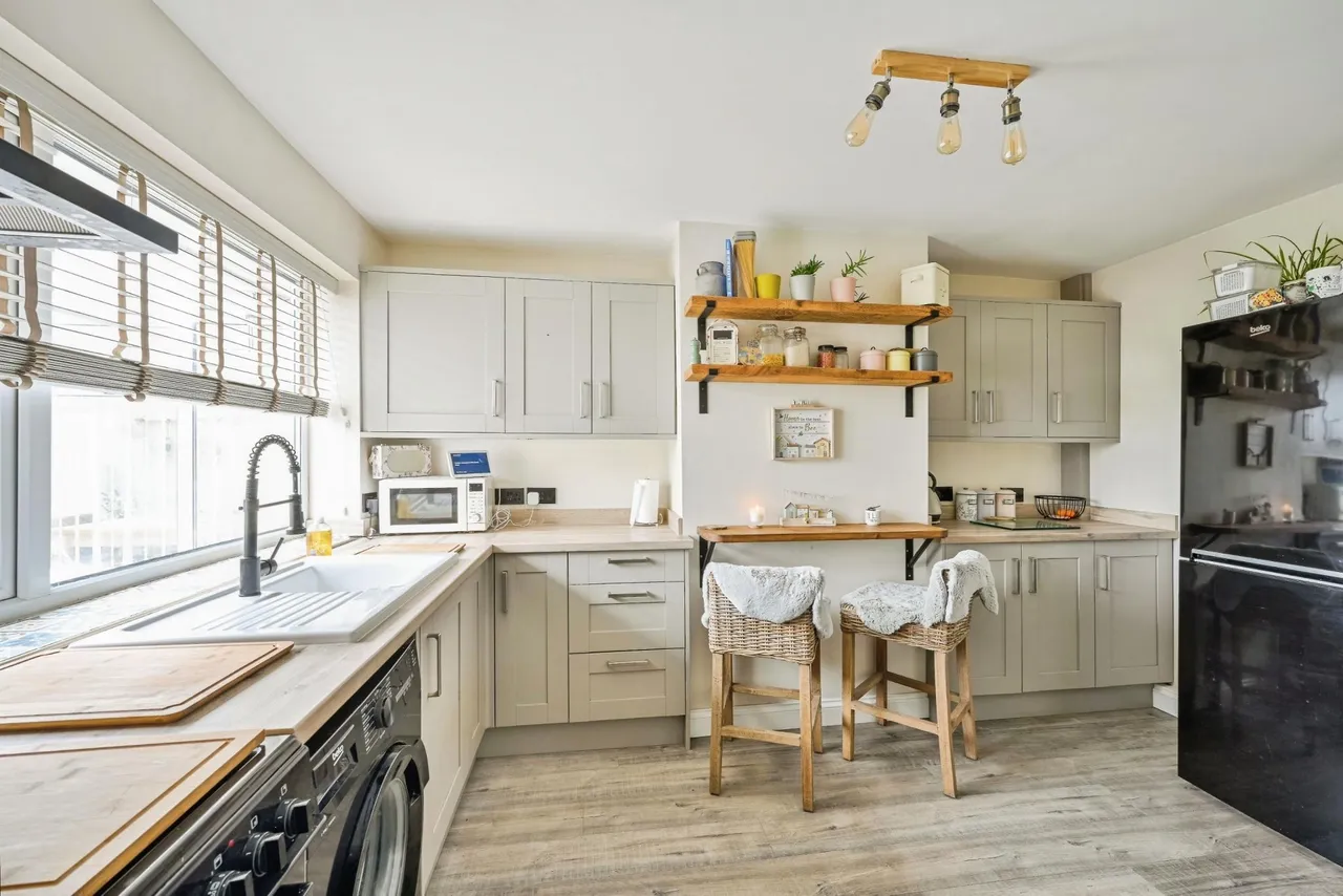 Greenfields, Hixon, ST18, photo 4