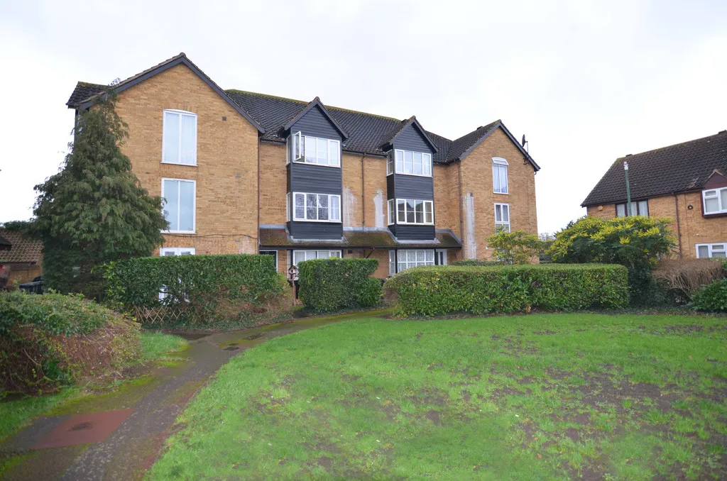 Studio flat to rent in Knights Manor Way, Dartford, DA1 5SH, photo 2