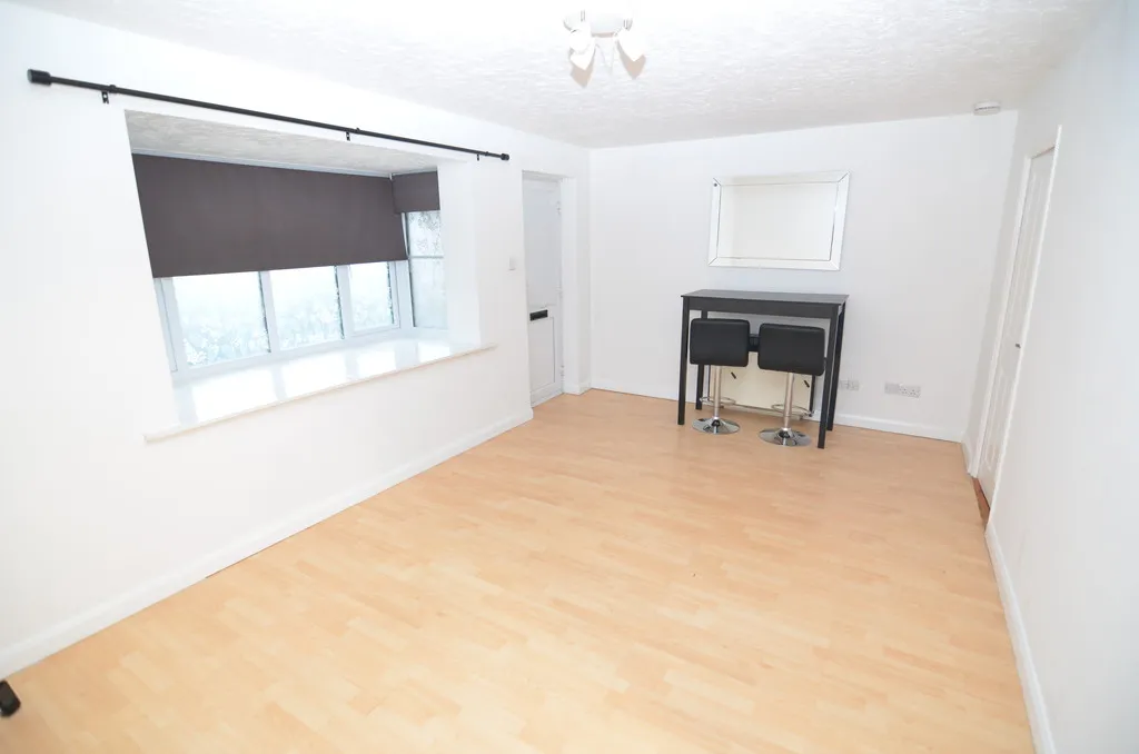 Studio flat to rent in Knights Manor Way, Dartford, DA1 5SH, photo 5