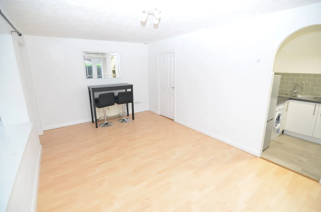 Studio flat to rent in Knights Manor Way, Dartford, DA1 5SH, photo 6