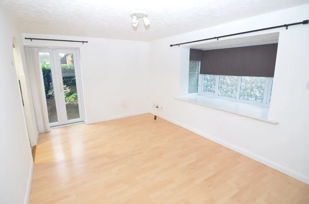 flat to rent — Studio flat to rent in Knights Manor Way, Dartford, DA1 5SH