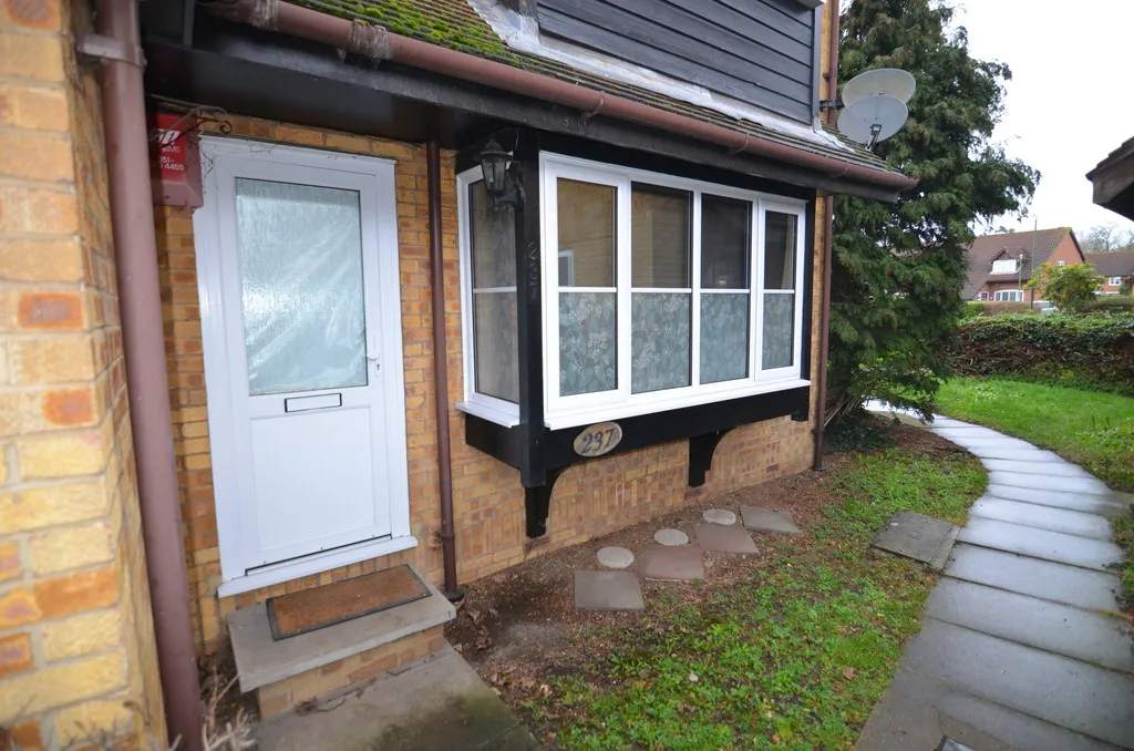 Studio flat to rent in Knights Manor Way, Dartford, DA1 5SH, photo 3