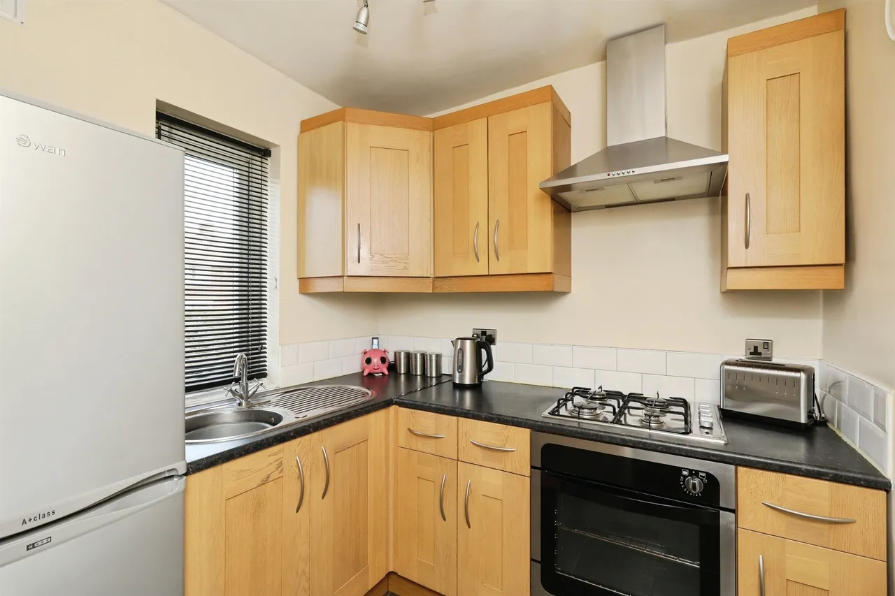 Tait Avenue, Edlington, DN12, photo 6
