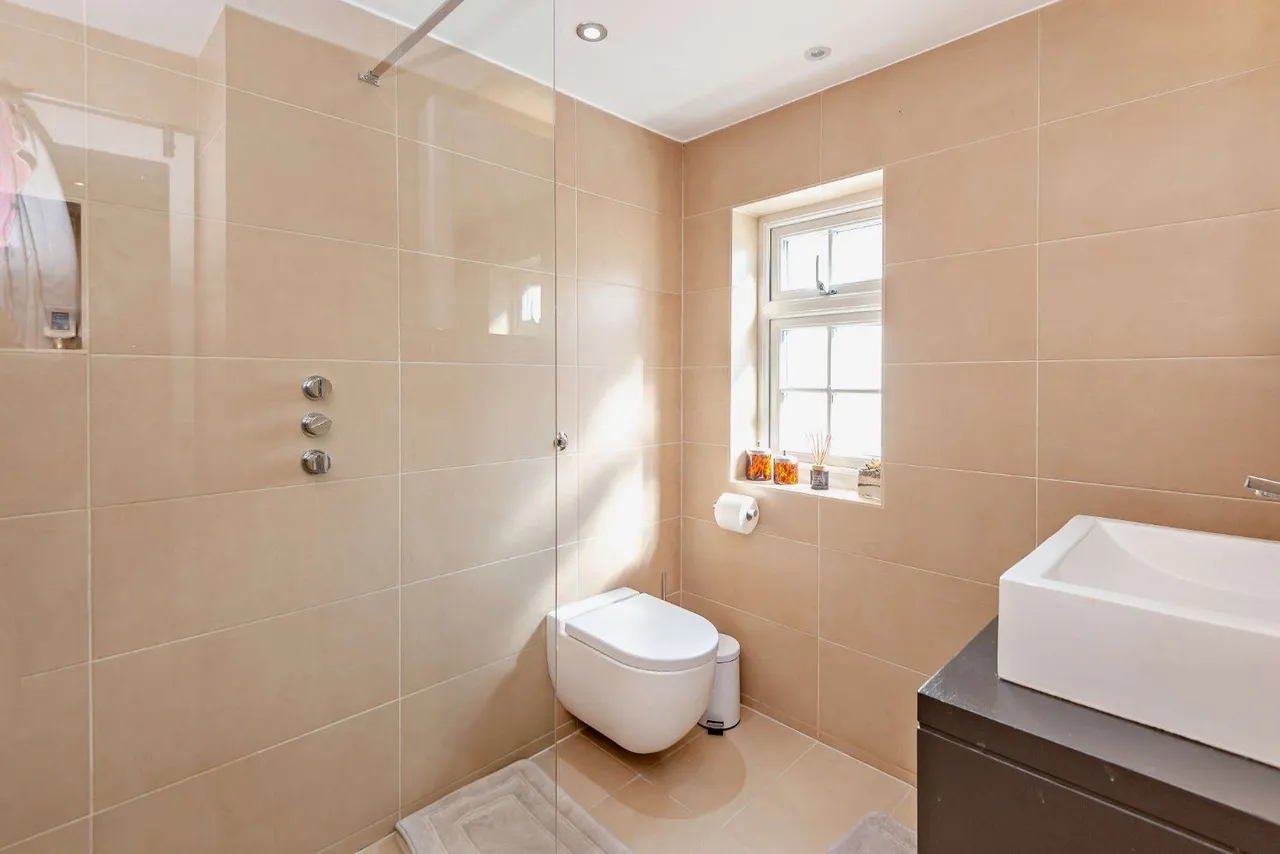 Warfield Street, Warfield, RG42, photo 9