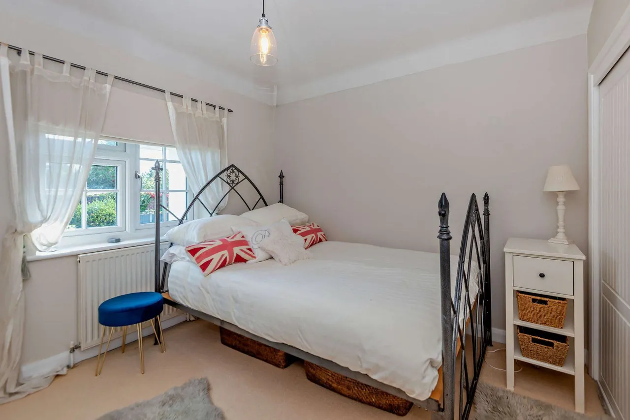 Warfield Street, Warfield, RG42, photo 13