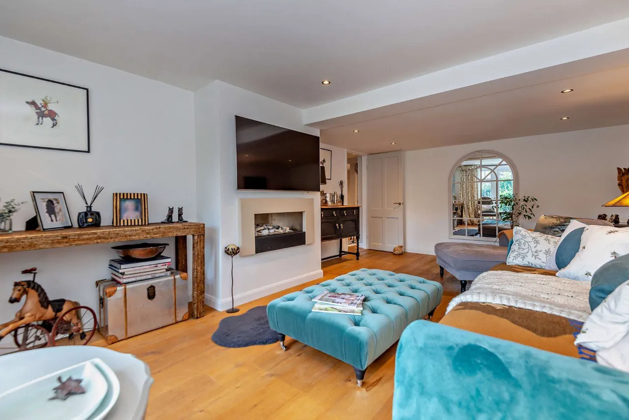Warfield Street, Warfield, RG42, photo 3