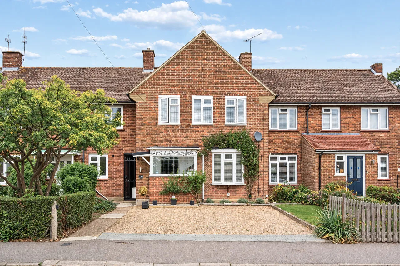 4 bed house for sale, Coates Way, Watford, WD25
