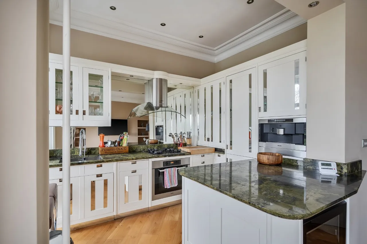 York Place, Harrogate, HG1, photo 3