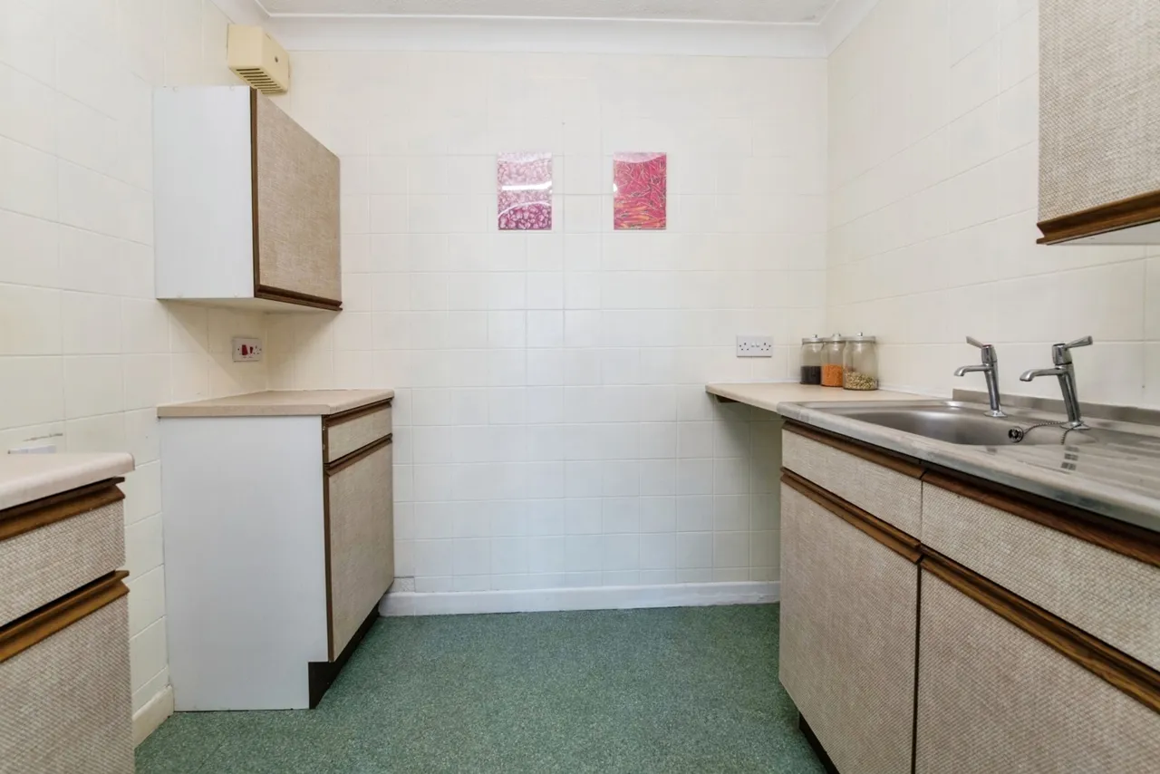 King Street, Honiton, EX14, photo 11