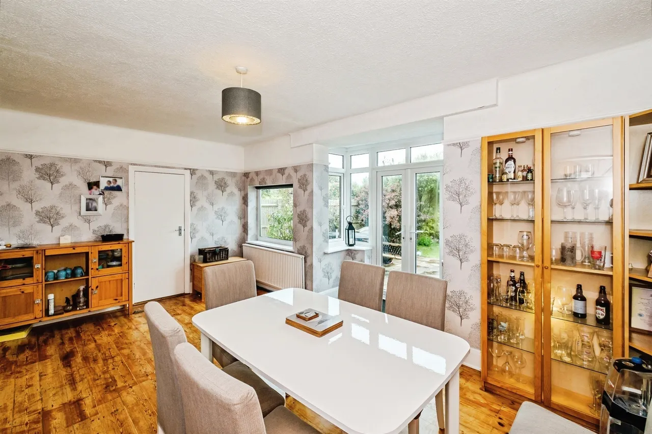 Seamill Park Crescent, Worthing, photo 5
