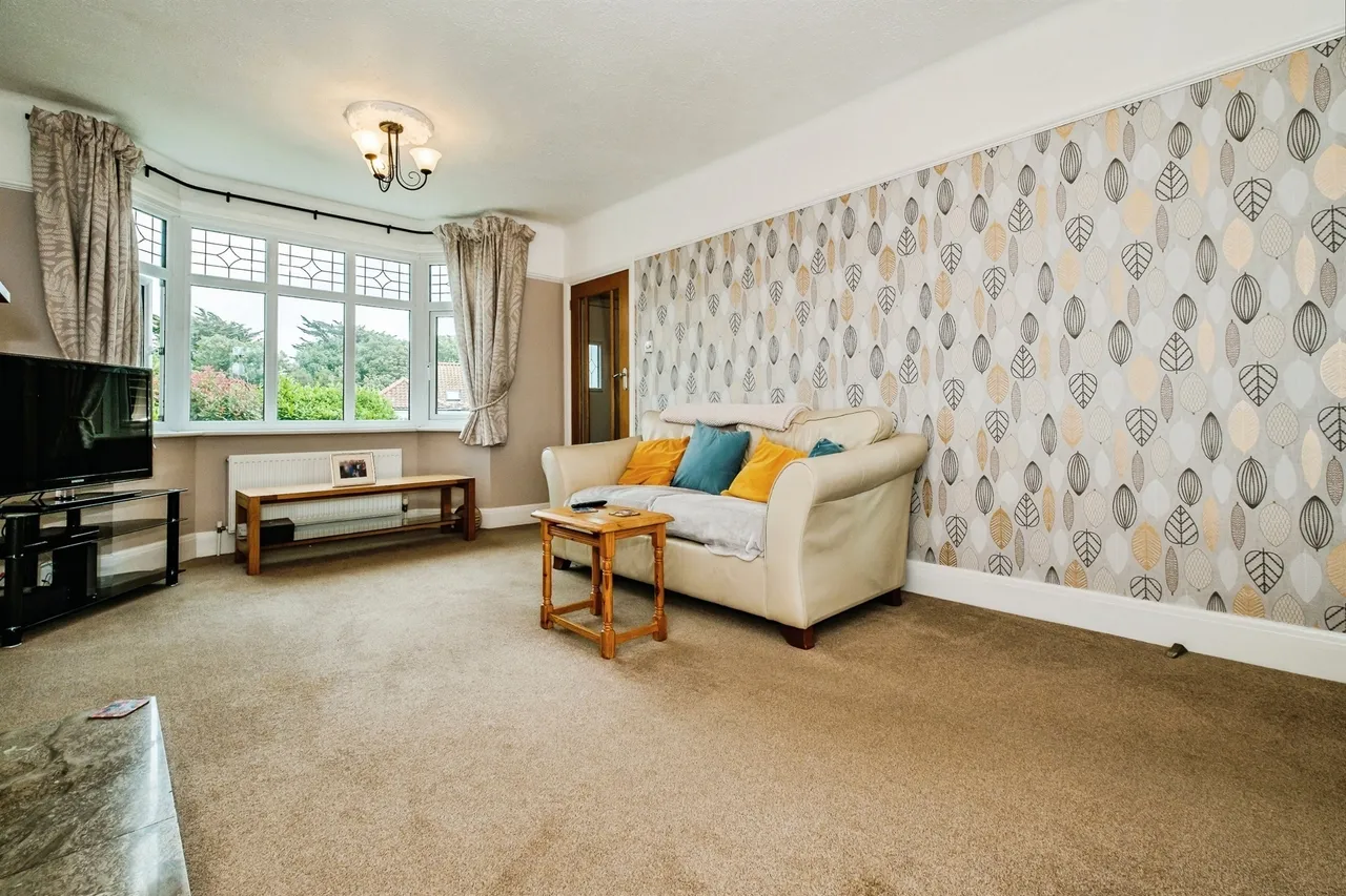 Seamill Park Crescent, Worthing, photo 6