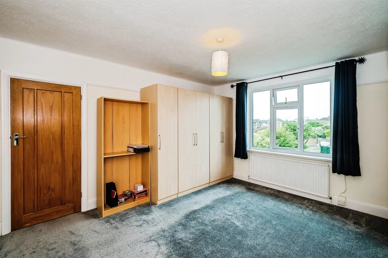 Seamill Park Crescent, Worthing, photo 12