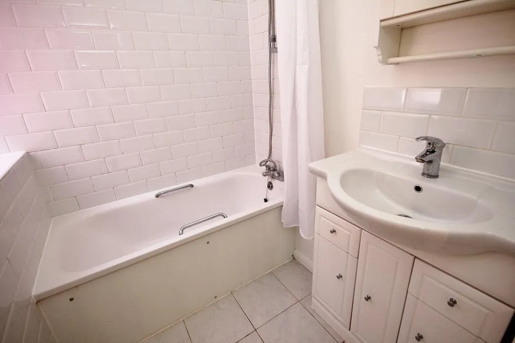 Coventry Road, London, SE25, photo 7