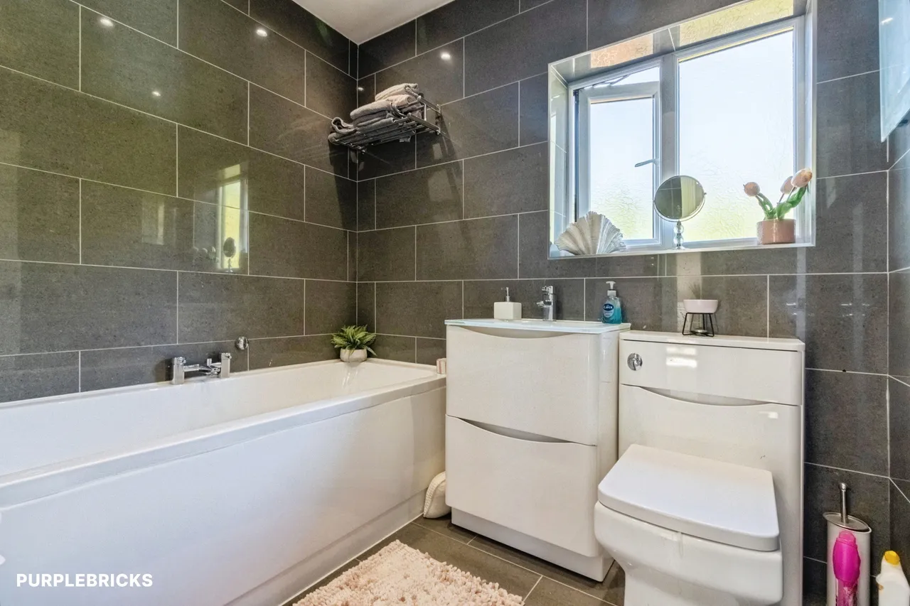 Wallace Gardens, Wakefield, WF3, photo 26