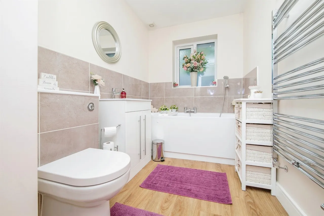 Whitegates Court, Little Clacton, CO16, photo 13