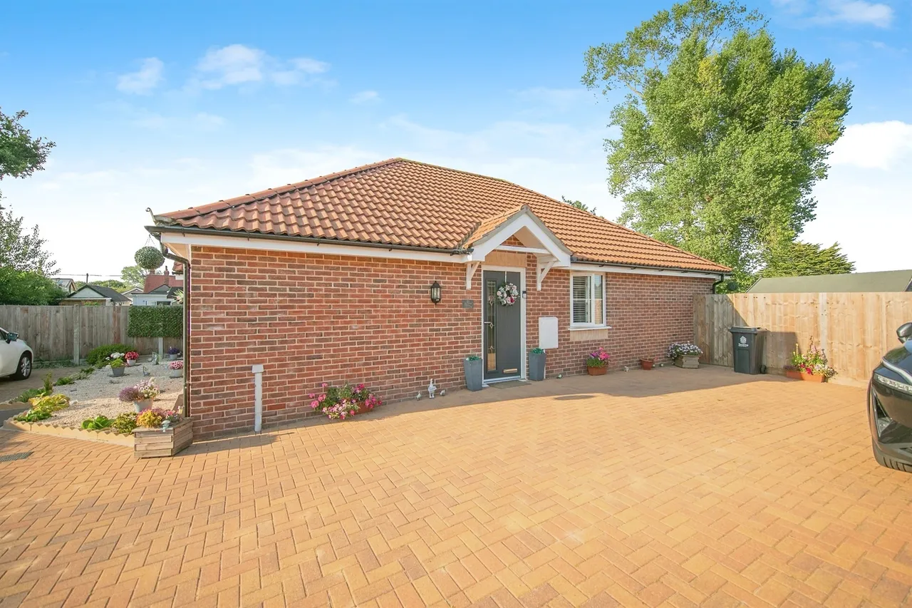 Whitegates Court, Little Clacton, CO16, photo 15