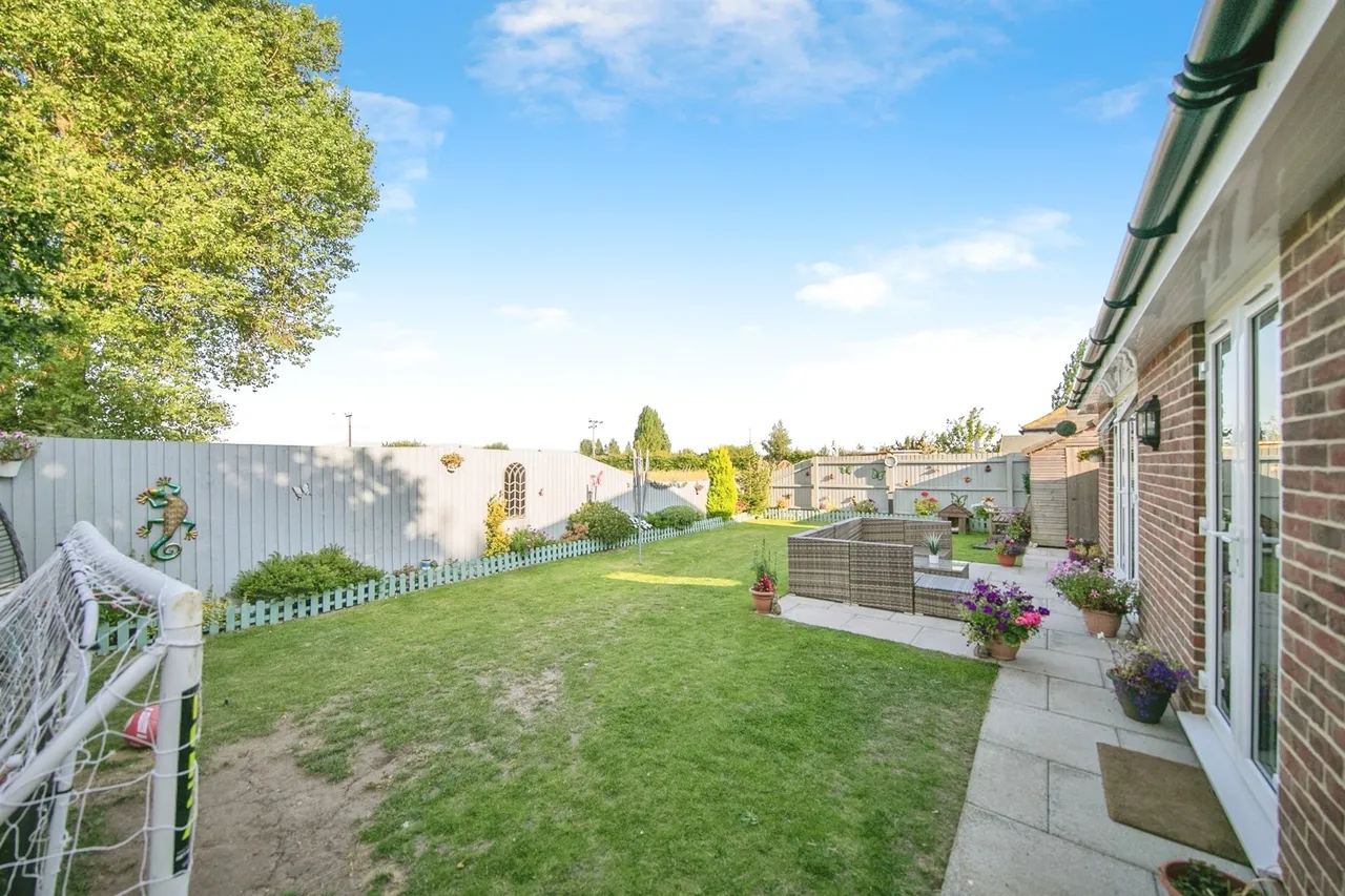 Whitegates Court, Little Clacton, CO16, photo 16