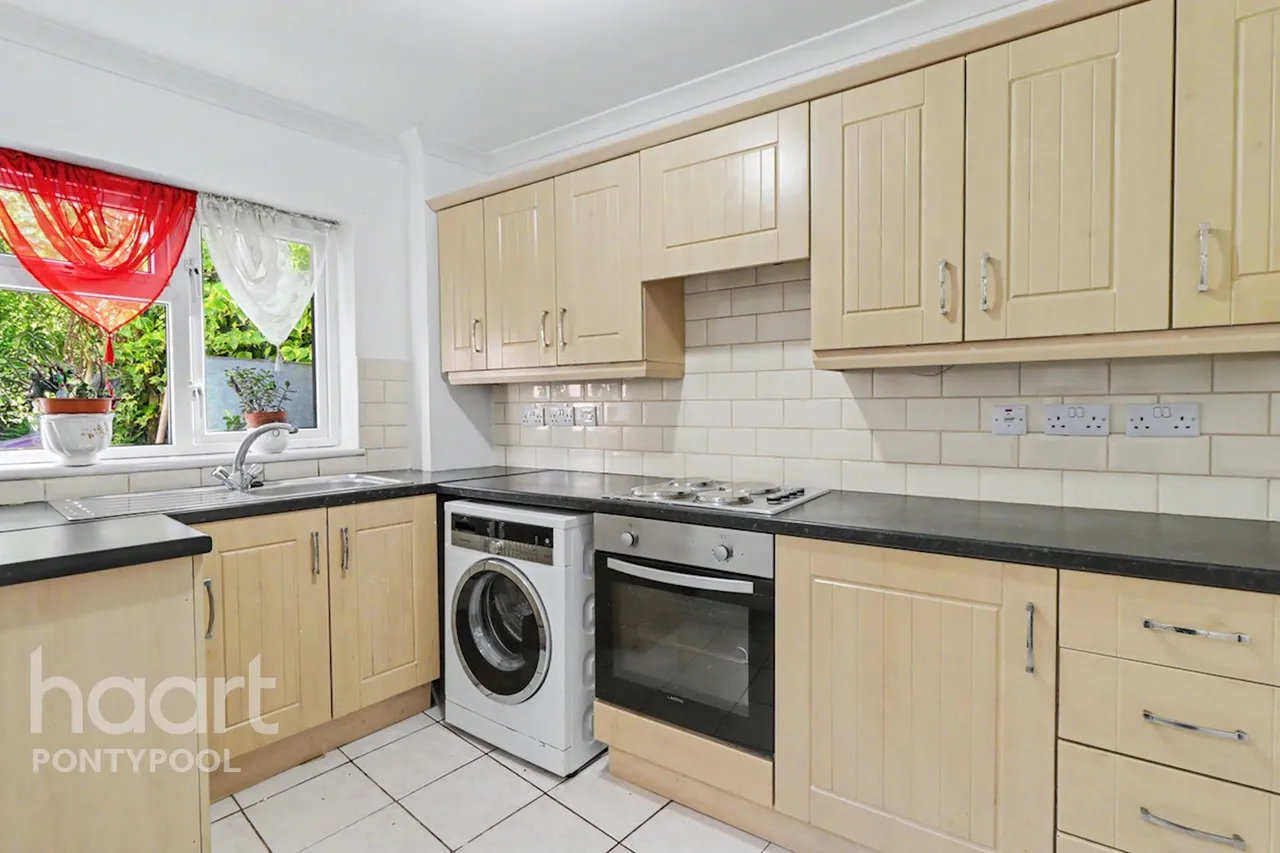 South Street, Pontypool, NP4, photo 4