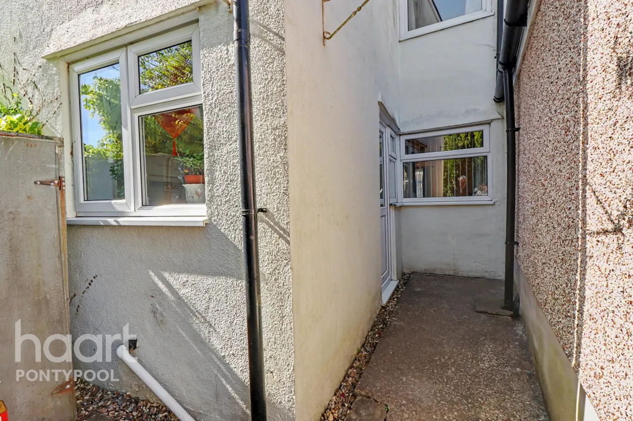 South Street, Pontypool, NP4, photo 16