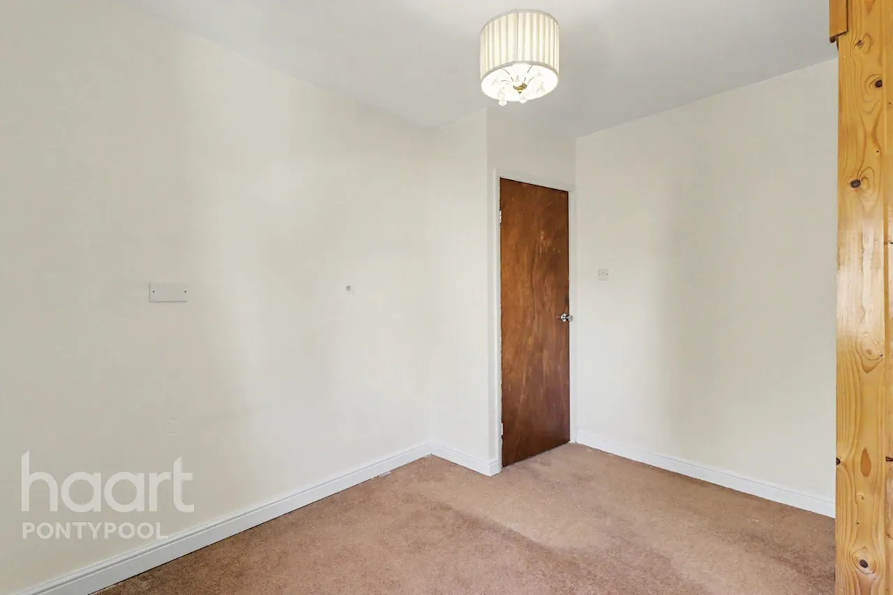 South Street, Pontypool, NP4, photo 14