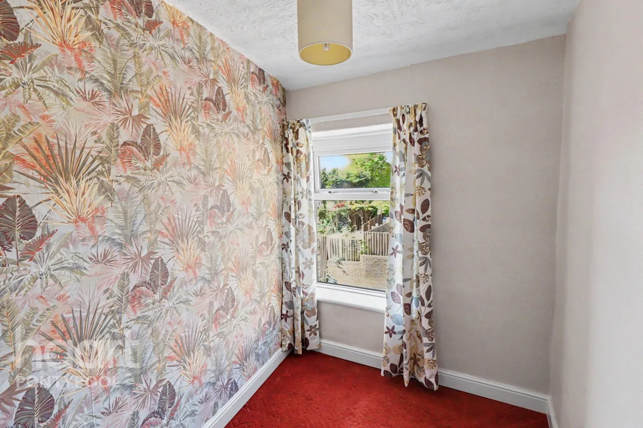 South Street, Pontypool, NP4, photo 9