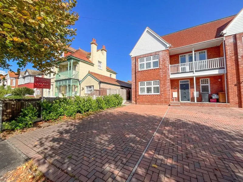 4 bed house for sale, Nelson Road, Clacton-on-sea, CO15