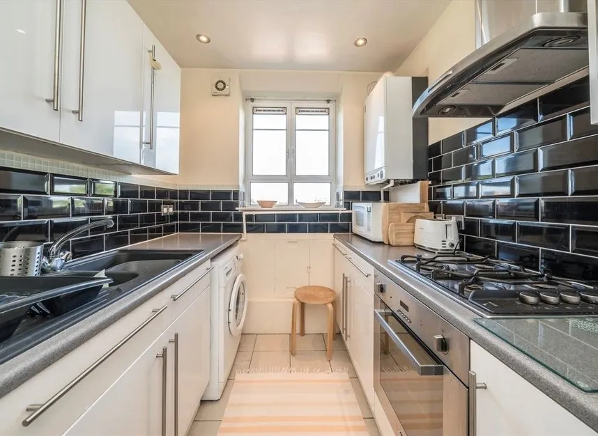 White City Estate, Shepherds Bush, W12, photo 2