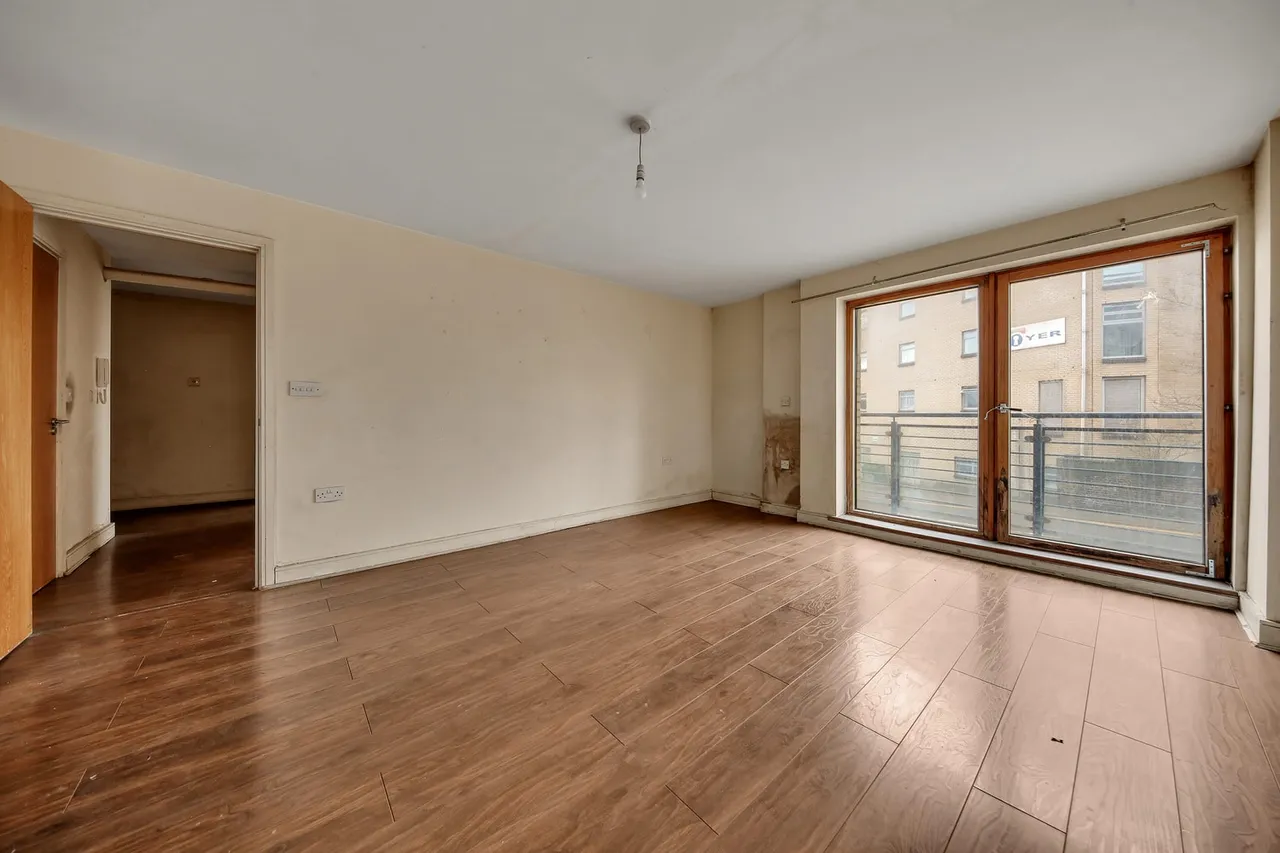 Flat 10 Vector Point, 1-5 Hainault Bridge Parade, London, IG1 4GF, photo 3